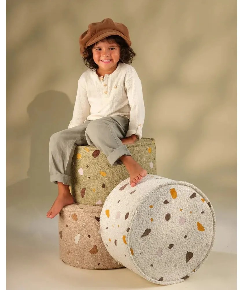 Pouf per bambini verde con rivestimento in bouclé e ciniglia Terrazzo – Wigiwama