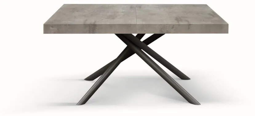 Tavolo CARRARA in legno, finitura grigio cemento e base in metallo verniciato antracite, allungabile 160×90 cm – 240×90 cm