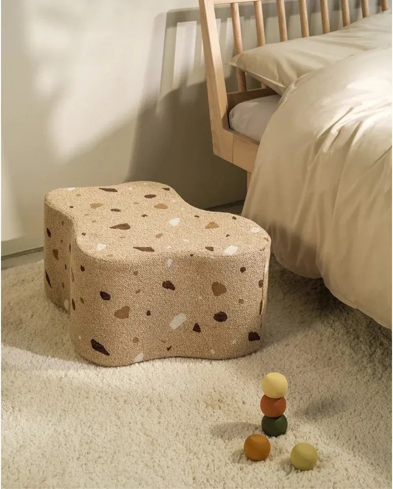 Pouf per bambini marrone chiaro con rivestimento in bouclé e ciniglia Terrazzo Cloud – Wigiwama