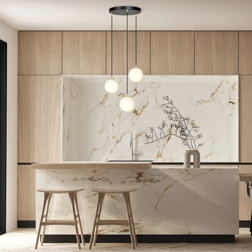 Sospensione Contemporanea Nuada 3 Luci In Acciaio Nero/Oro Sfere Vetro Bianco