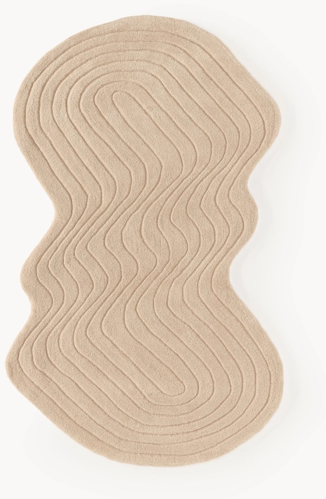 Tappeto in lana fatto a mano dalla forma organica Aliza