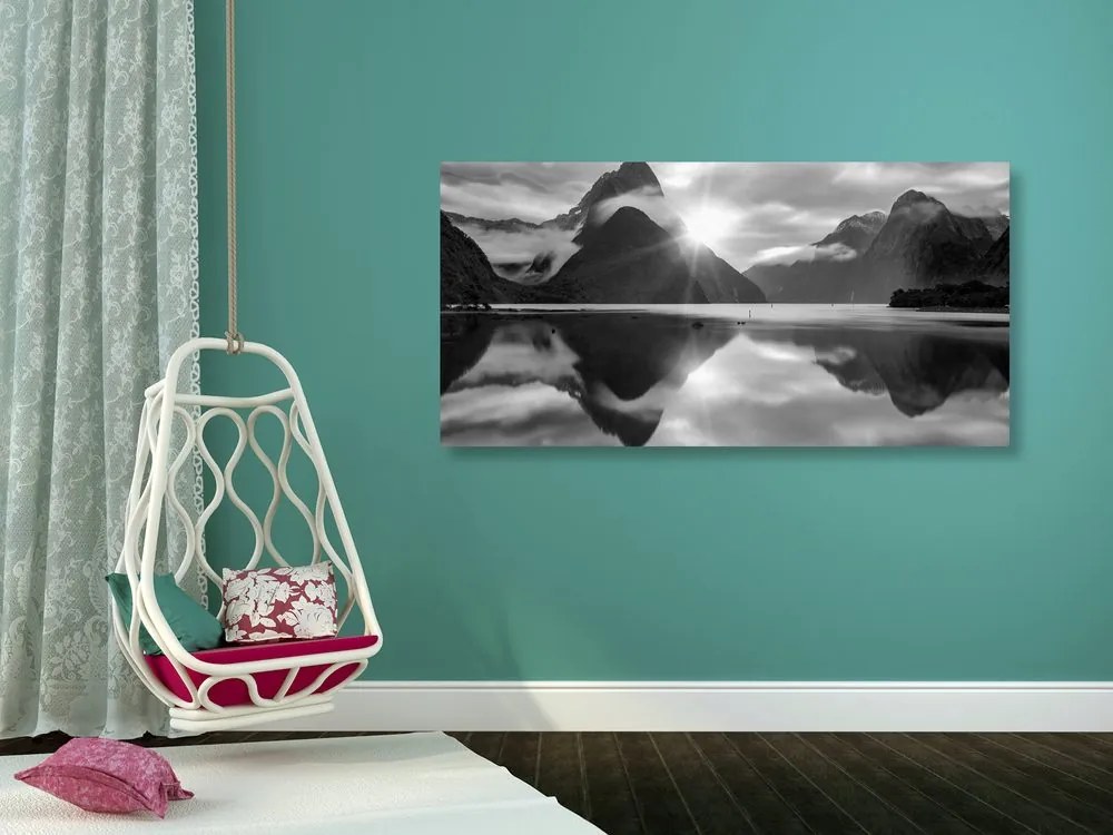 Quadro su tela – Milford Sound all'alba in bianco e nero