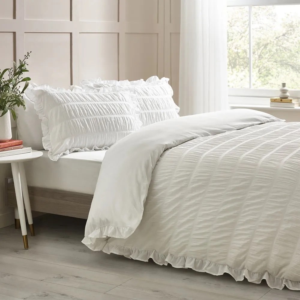 Set copripiumino e federa bianco in crêpe per letto matrimoniale e per letto esteso 230x220 cm Seersucker Frill – Catherine Lansfield