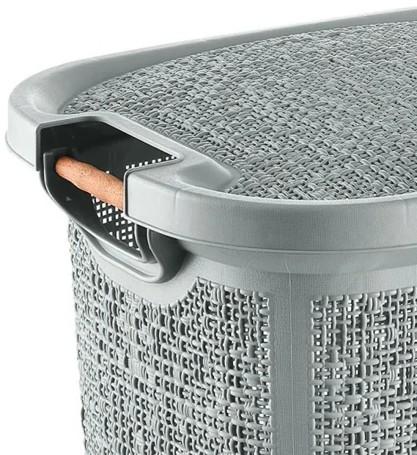 Cesto portabiancheria in plastica grigia con manici in legno capienza 60 lt