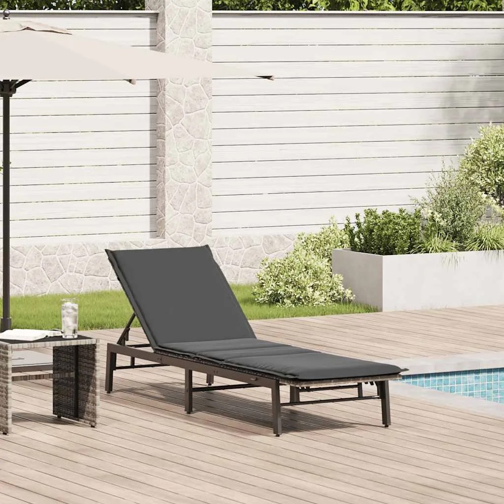 Lettino Prendisole Con Cuscino Grigio Chiaro İn Polyrattan /