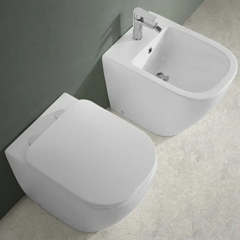 Wc filomuro bianco design quadrato in ceramica con scarico Rimless Kayra