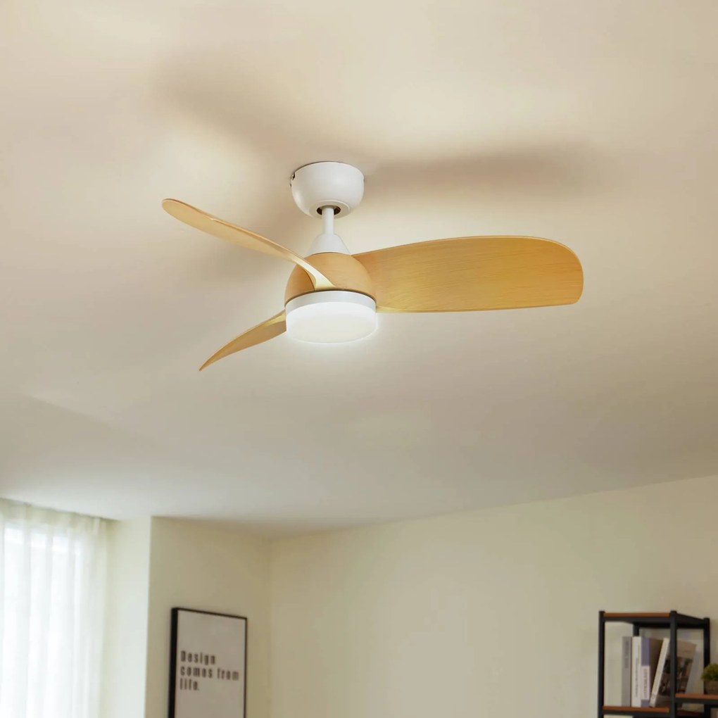 Lindby Ventilatore da soffitto a LED Enon, bianco/legno, DC, silenzioso Enon Lindby, dimmerabile, Bianco / Opale, Soggiorno / Sala da pranzo, Metallo, Moderno