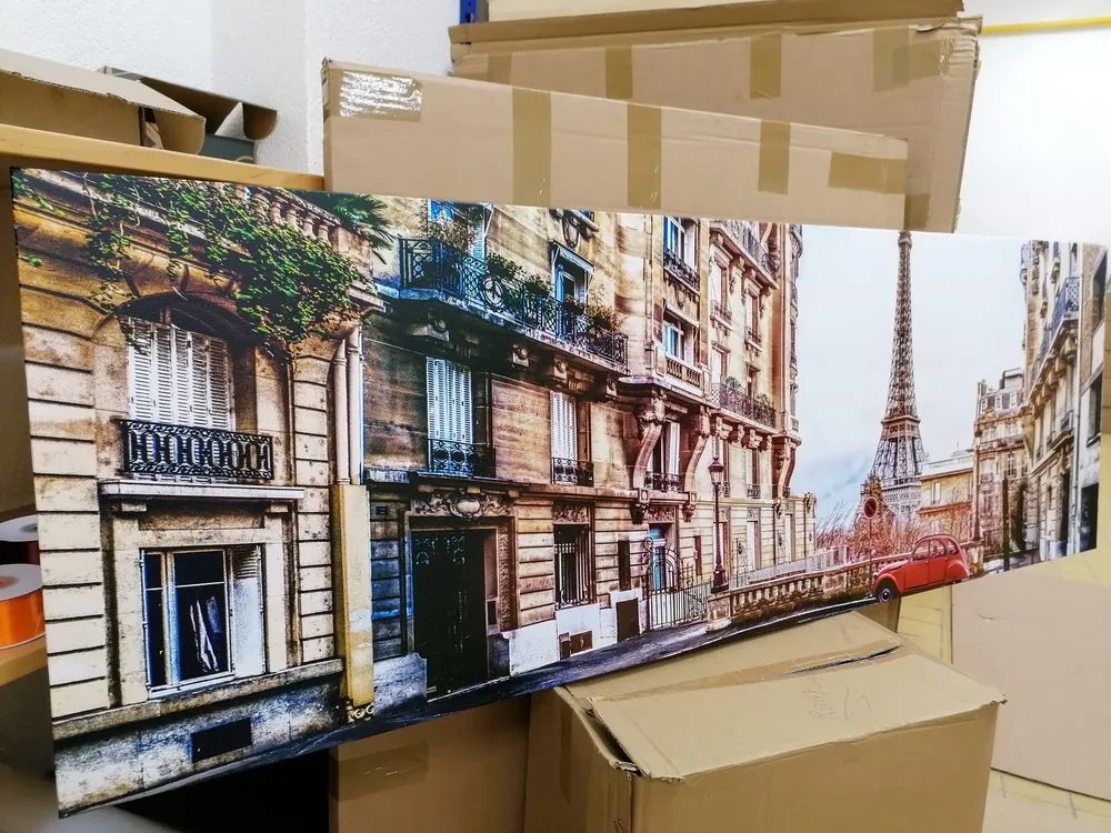 Quadro su tela – Vista sulla Torre Eiffel dalla strada di Parigi