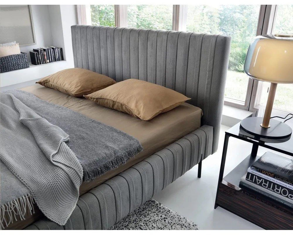 Letto matrimoniale imbottito grigio con contenitore e rete inclusi 140x200 cm Plissa – ELTAP