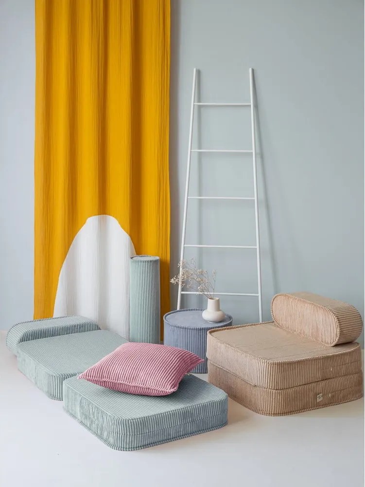 Poltrona per bambini marrone chiaro con rivestimento in velluto a coste Flip – Wigiwama