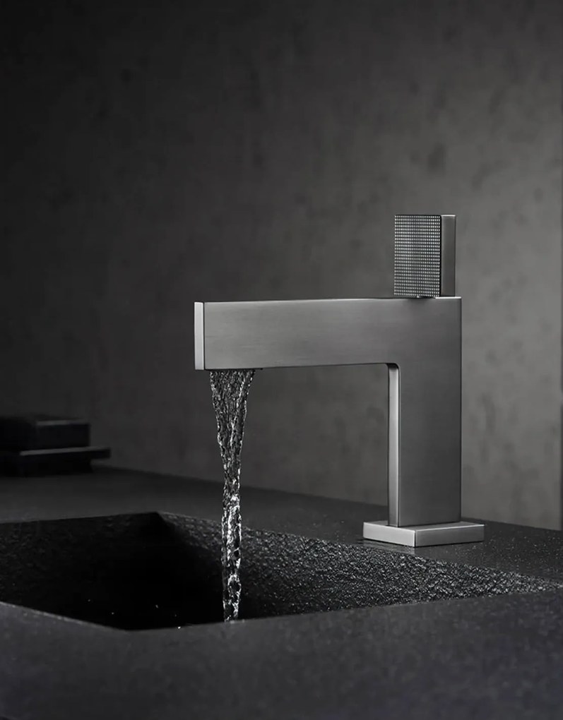 Rubinetto da bagno ELITE EDITION BS1420 in ottone con getto a cascata, disponibile in più finiture — Oro spazzolato