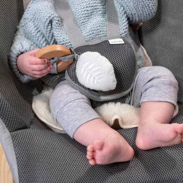 Ingenuity - Lettino vibrante per bambini EVERY SEASON WESLEY 3xC grigio