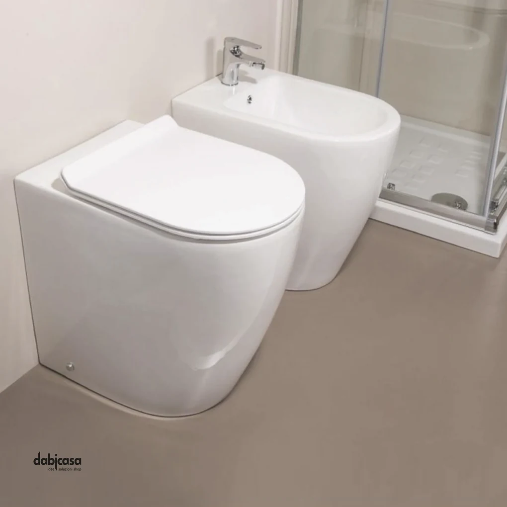 Ceramica Althea "Cover Rimless H 50" Coppia Di Sanitari Da Terra Filo Parete Bianco Lucido Senza Brida Sedile Incluso