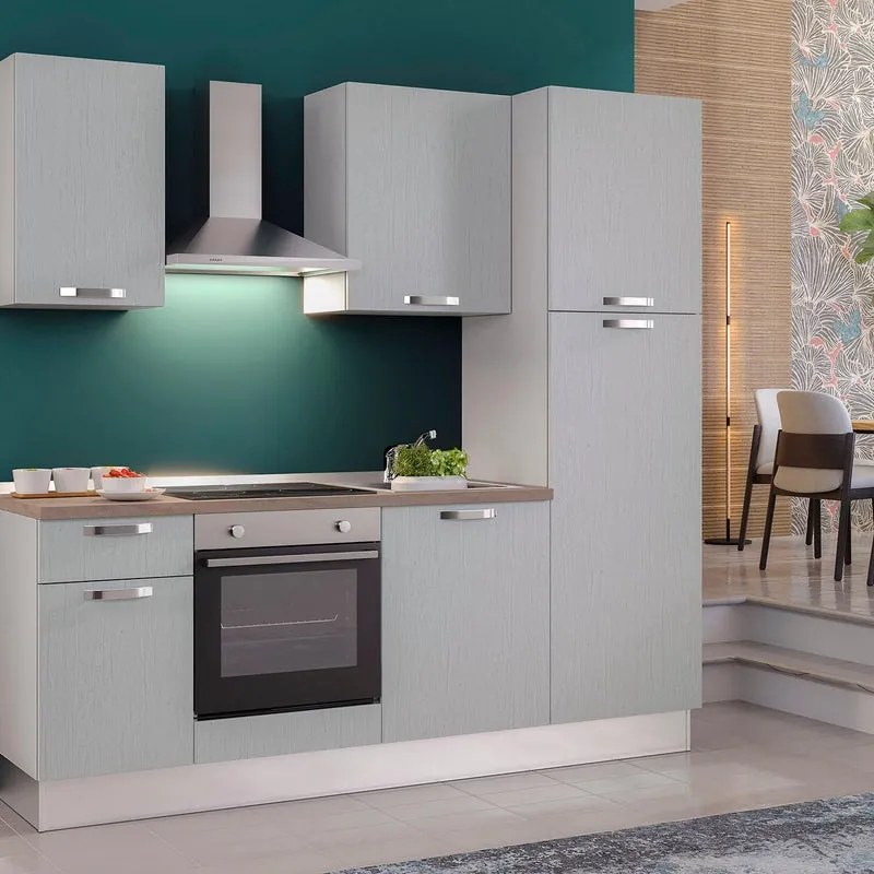 Cucina montata Dora bianco spatolato, lavello a destra, L 225 cm, completa di: cappa a camino, piano cottura a induzione, forno e frigorifero