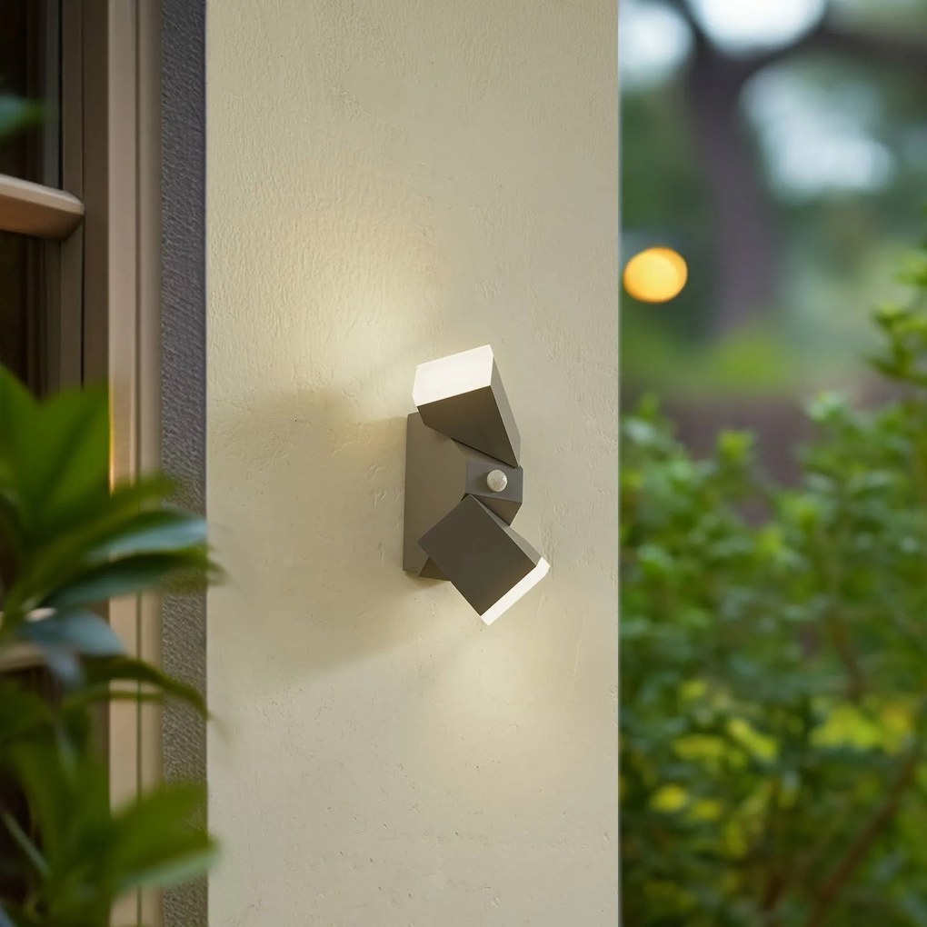 Lindby Applique a LED Sally, 22 cm, grigio, IP54, sensore Sally, Alluminio / Grigio / Zincato, Alluminio, Moderno