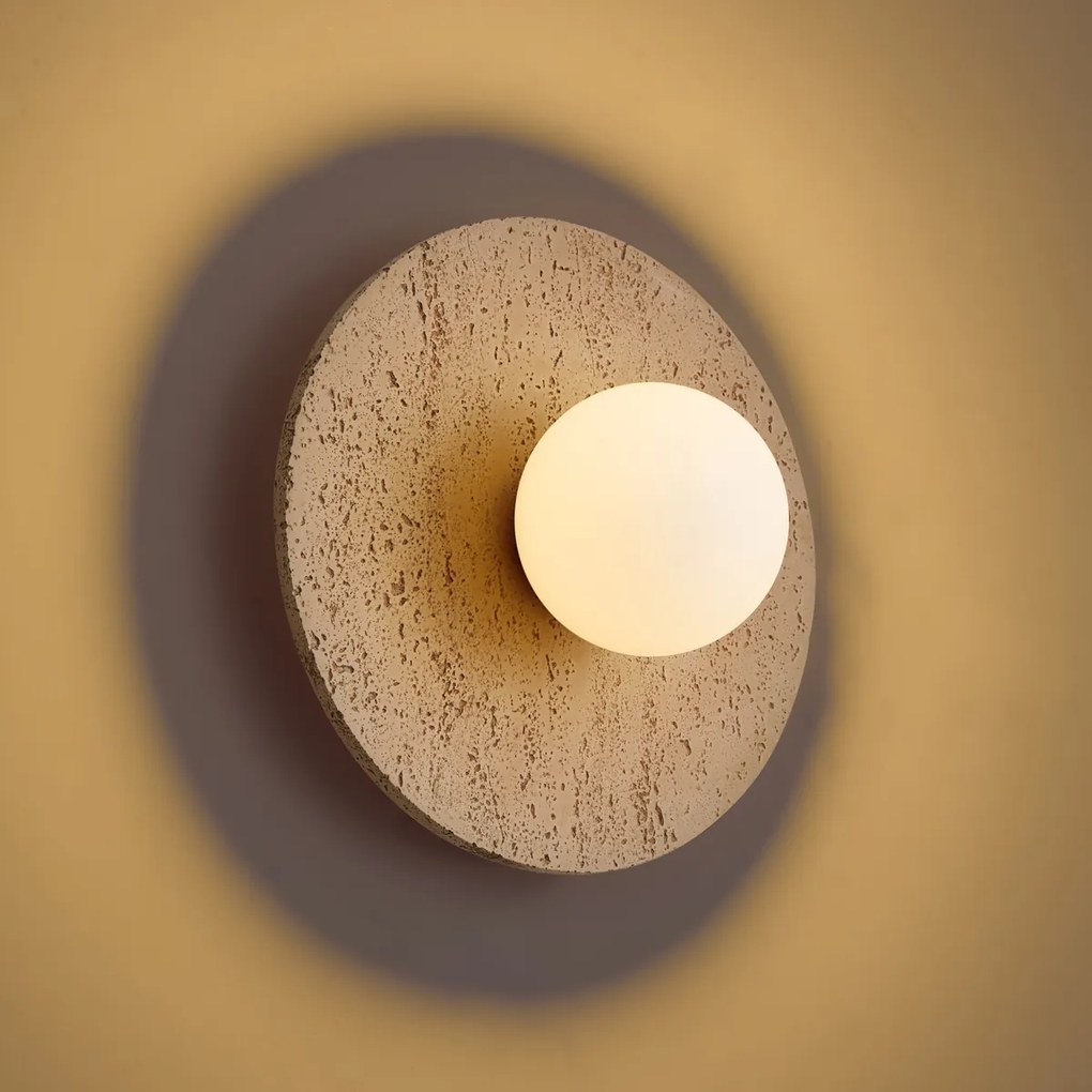 Lampada da parete Japandi in pietra naturale rotonda con vetro opale - Josie