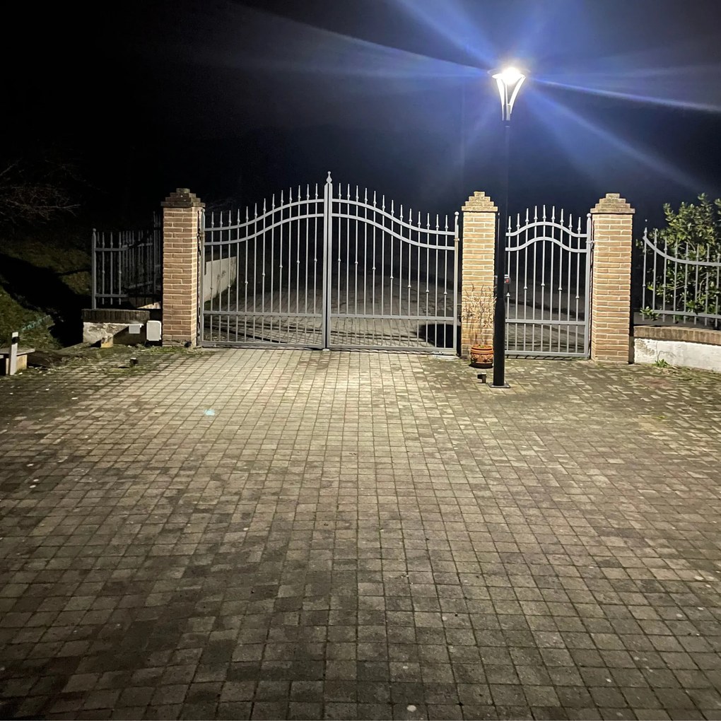 Lampione Led ad Energia Solare Park