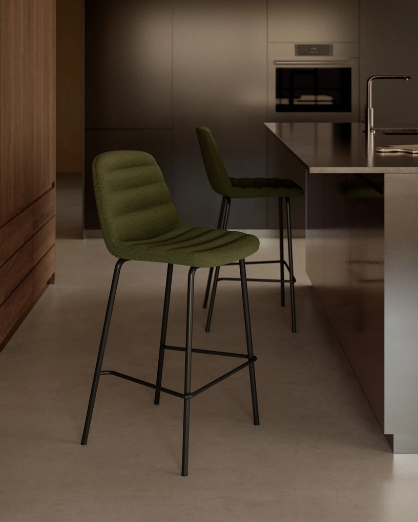 Kave Home - Sgabello Zunilda in ciniglia verde scuro e acciaio con finiture nero opaco, altezza 65 cm