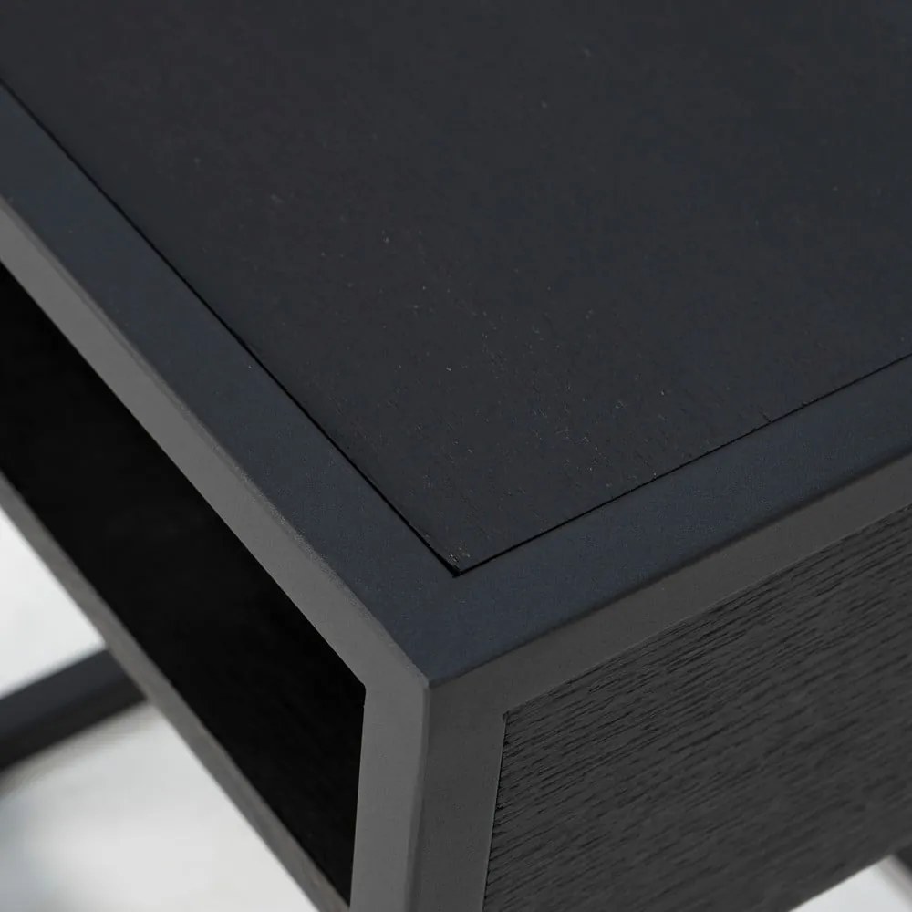 Comodino nero in rovere massiccio con ripiani Diva – Spinder Design
