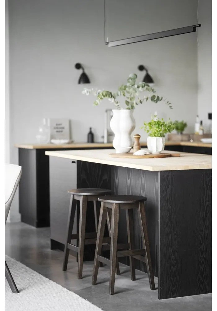 Set di sedie da bar marrone scuro in rovere massiccio 2 pz (altezza della seduta 65 cm) Austin – Rowico