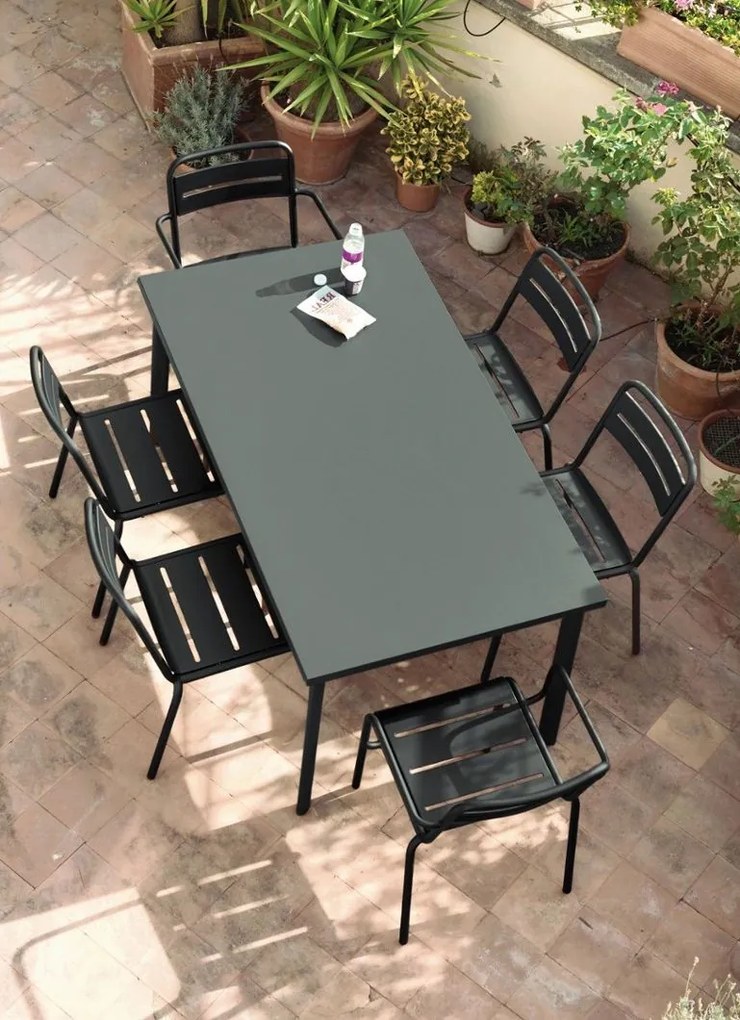 Emu dining set star 160