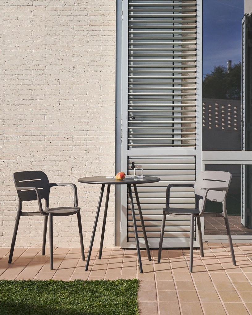 Kave Home - Tavolo rotondo da esterno Montjoi in acciaio finitura grigio Ø 70 cm
