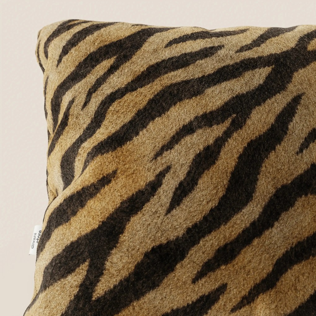 Wild cuscino in collezione Wild in microfibra impermeabile tigre