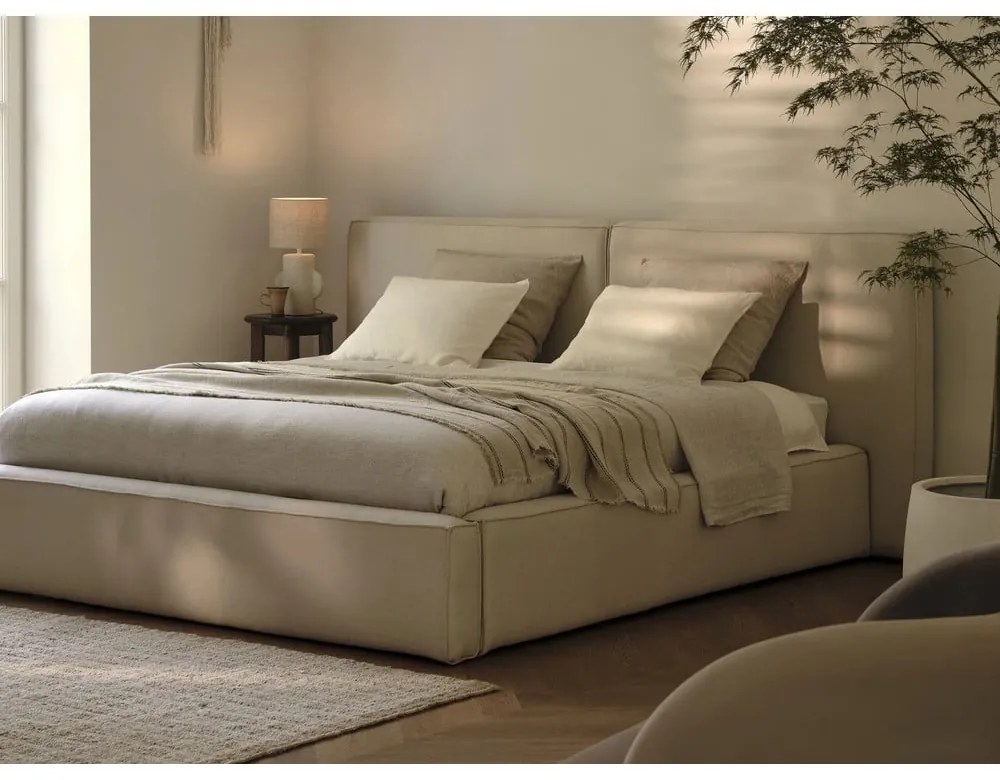 Letto matrimoniale imbottito beige con contenitore e rete inclusi 200x200 cm Arendal - Cosmopolitan Design