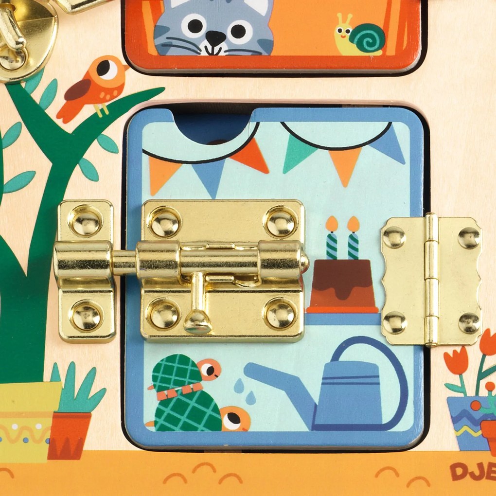 Casa con serrature - Gattino festeggia il compleanno