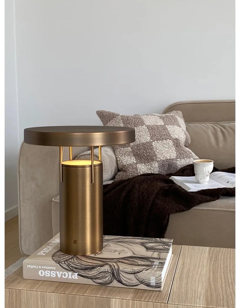 Lampada da tavolo dimmerabile a LED in bronzo con paralume in metallo (altezza 28 cm) BringMe - Hübsch