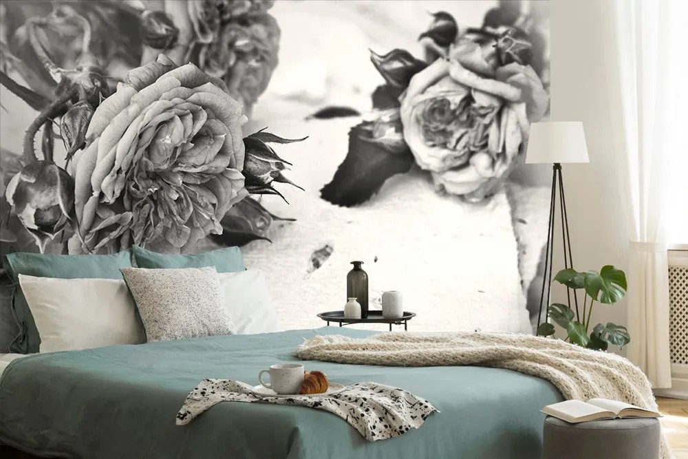 Carta da parati autoadesiva – Rose in fiore in bianco e nero
