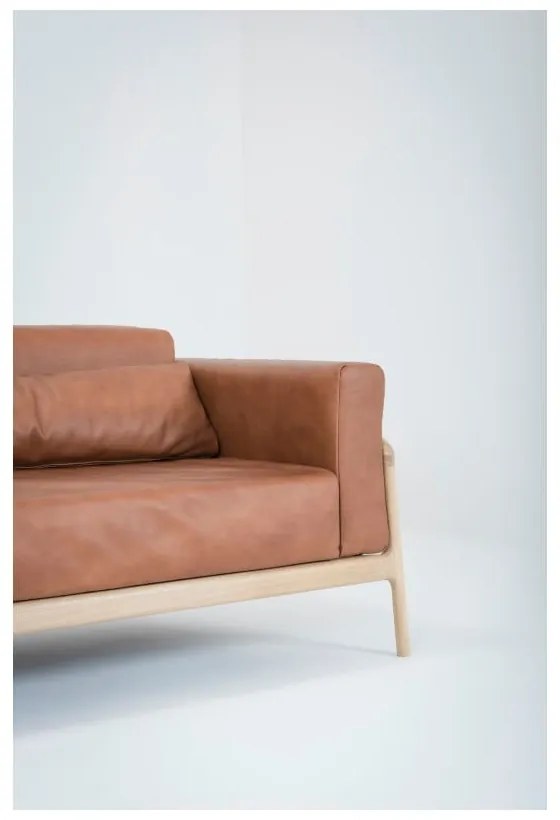 Divano in pelle di bufalo marrone cognac con struttura in rovere massiccio , 240 cm Fawn - Gazzda