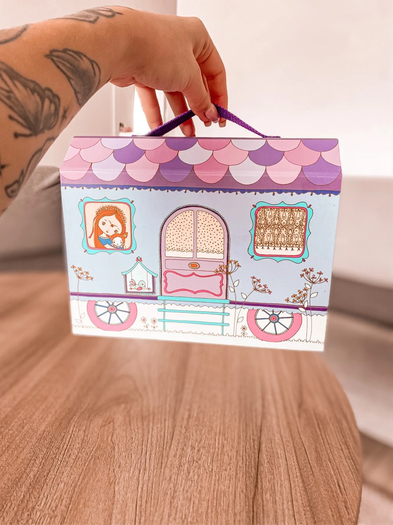 Tinyly - Bluchka & Indie + casetta