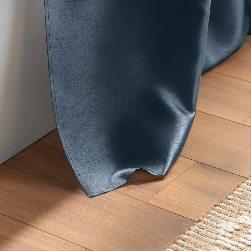 Tenda blu scuro in microsatinato 140x240 cm Shana – douceur d'intérieur
