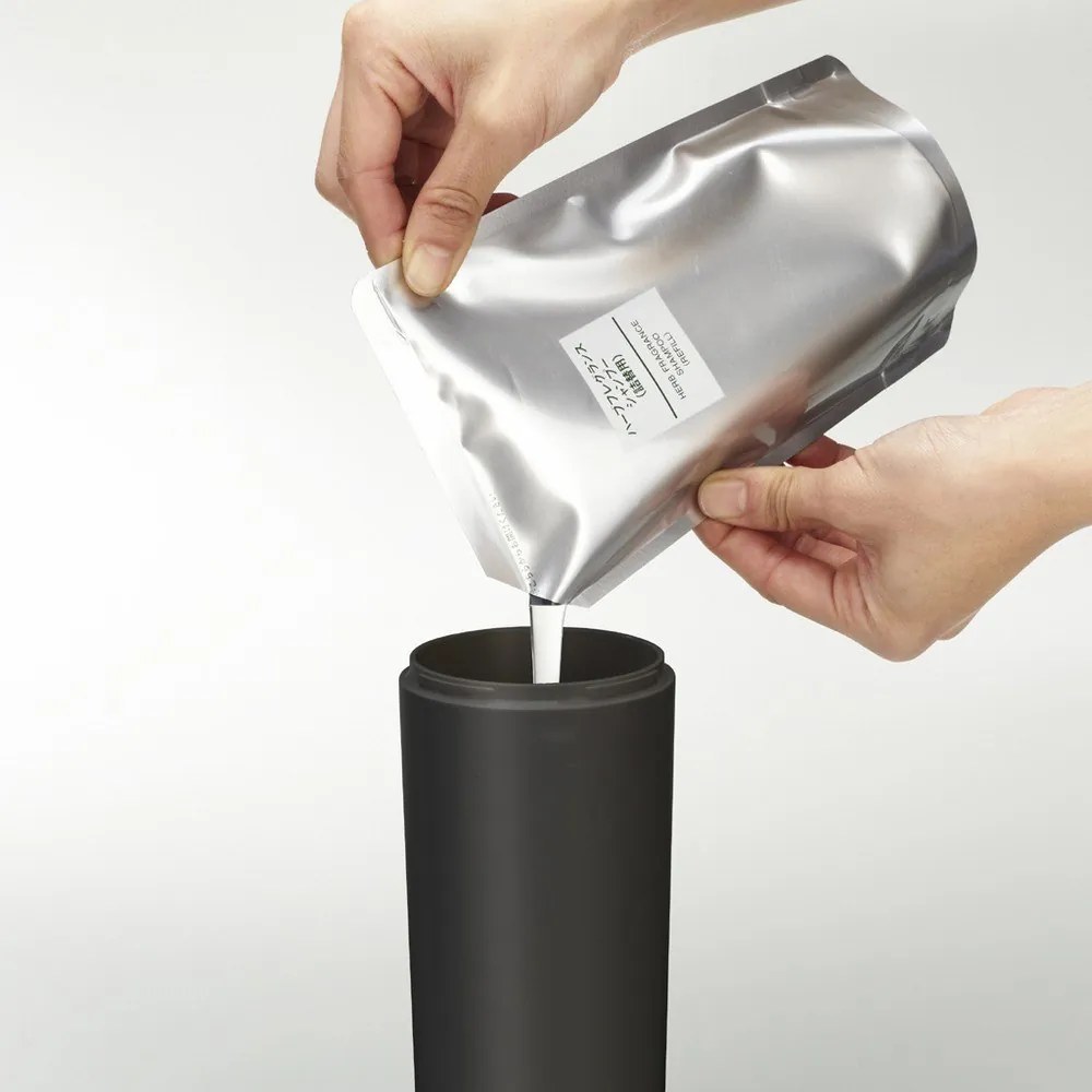 Dispenser per sapone nero in plastica 500 ml Round – YAMAZAKI