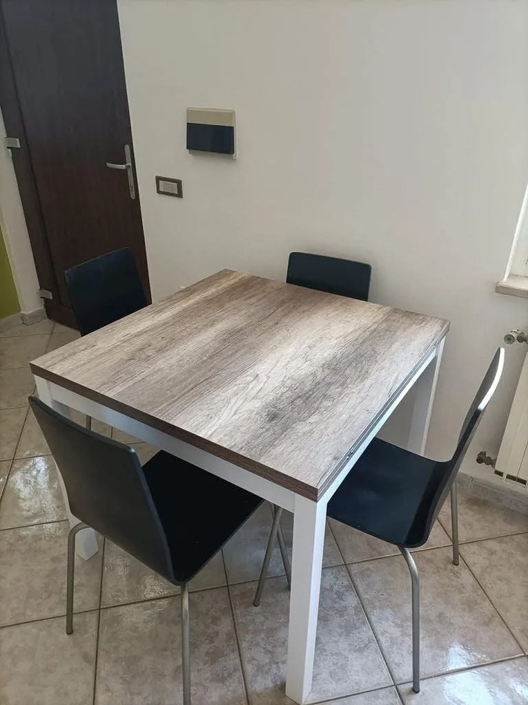 Tavolo da pranzo in legno apertura a libro 90x90x77 cm