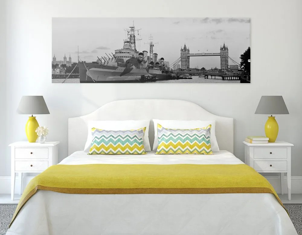 Quadro su tela – Splendida barca sul fiume Tamigi a Londra in bianco e nero
