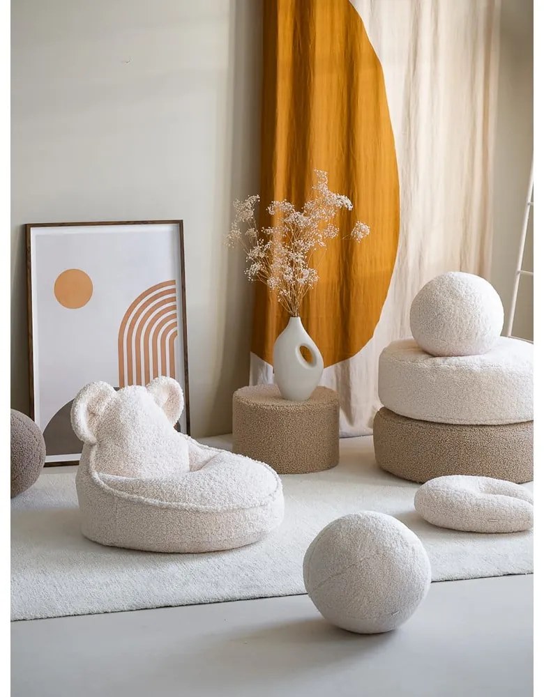 Pouf a sacco per bambini color crema con rivestimento in bouclé Bear – Wigiwama