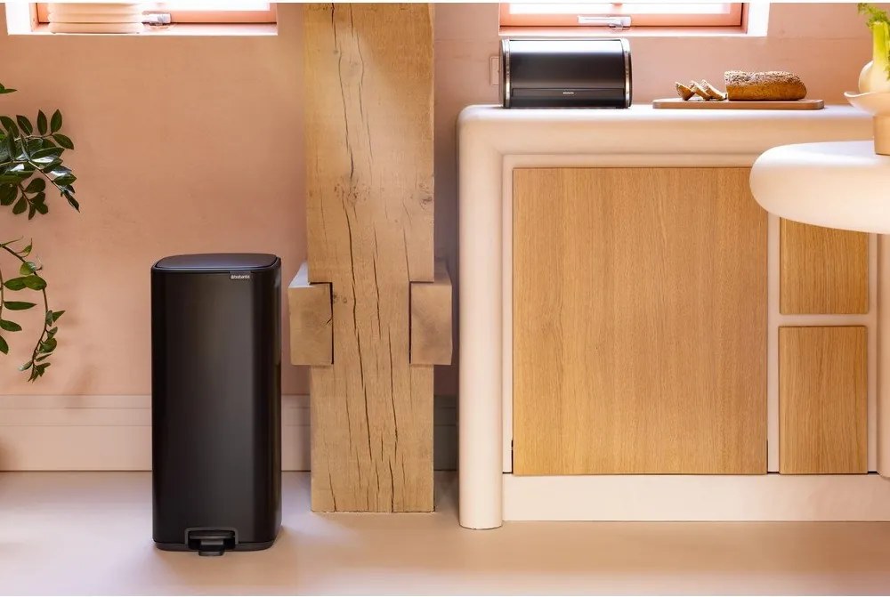 Cestino per la spazzatura nero opaco in acciaio con pedale 30 l Bo – Brabantia
