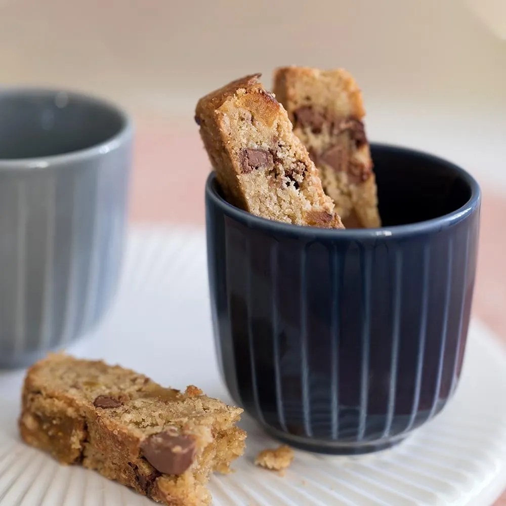 Tazza Hammershoi in porcellana blu scuro, 330 ml Hammershøi - Kähler Design