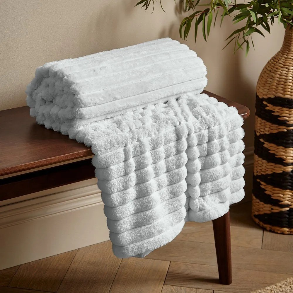 Coperta bianca in micropile 130x170 cm Cosy Ribbed – Catherine Lansfield
