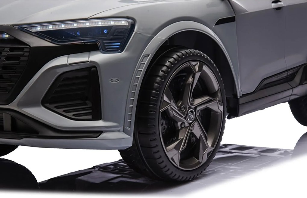 Macchina Elettrica per Bambini 12V Licenza Ufficiale Audi SQ8 E-Tron con Telecomando e Sedile Pelle Grigio...