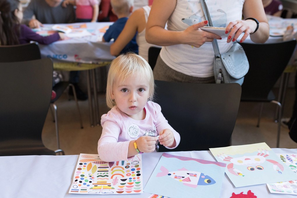Gioco d'arte con adesivi - animali marini