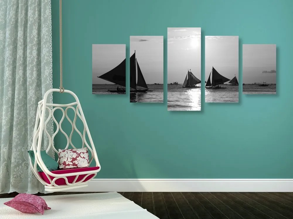Quadri 5 pezzi – Splendido tramonto sul mare in bianco e nero