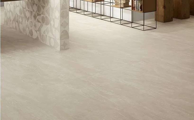 Pavimento 604x906 mm effetto pietra Antislip 2.0 In Gres Porcellanato sand Ceramica Sant Agostino Waystone CSAWSSA260