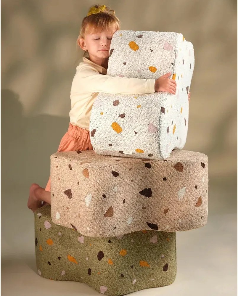 Pouf per bambini verde con rivestimento in bouclé e ciniglia Terrazzo Cloud – Wigiwama