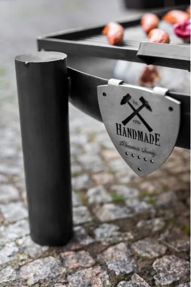 Barbecue Artigianale Con Braciere In Ferro E Griglia Sospesa Su Treppiede Palma 80 Cm Cook King