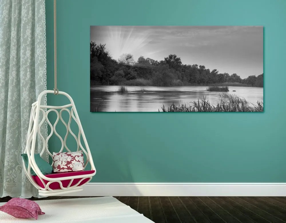Quadro su tela – Alba sul fiume in bianco e nero