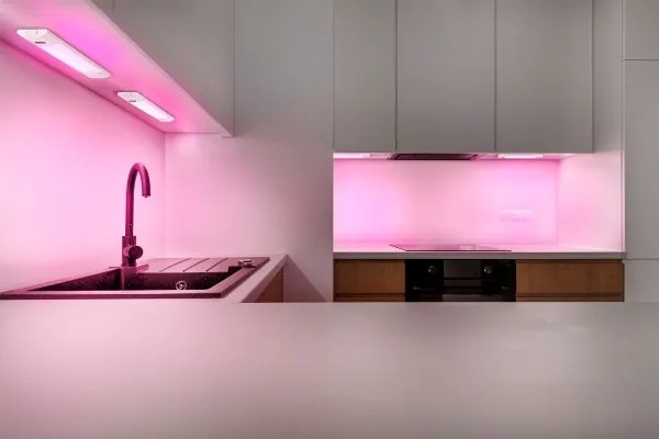 Osram - Lampada sottopensile LED RGBW dimmerabile con sensore LINEAR EDGE LED/4W/230V bianco + telecomando