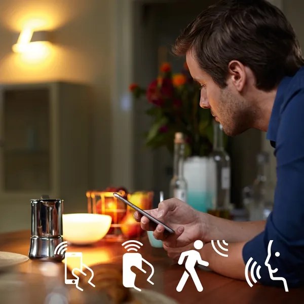 Set di base Philips Hue STARTER KIT 3xE27/9W + dispositivo di interconnessione 2700K